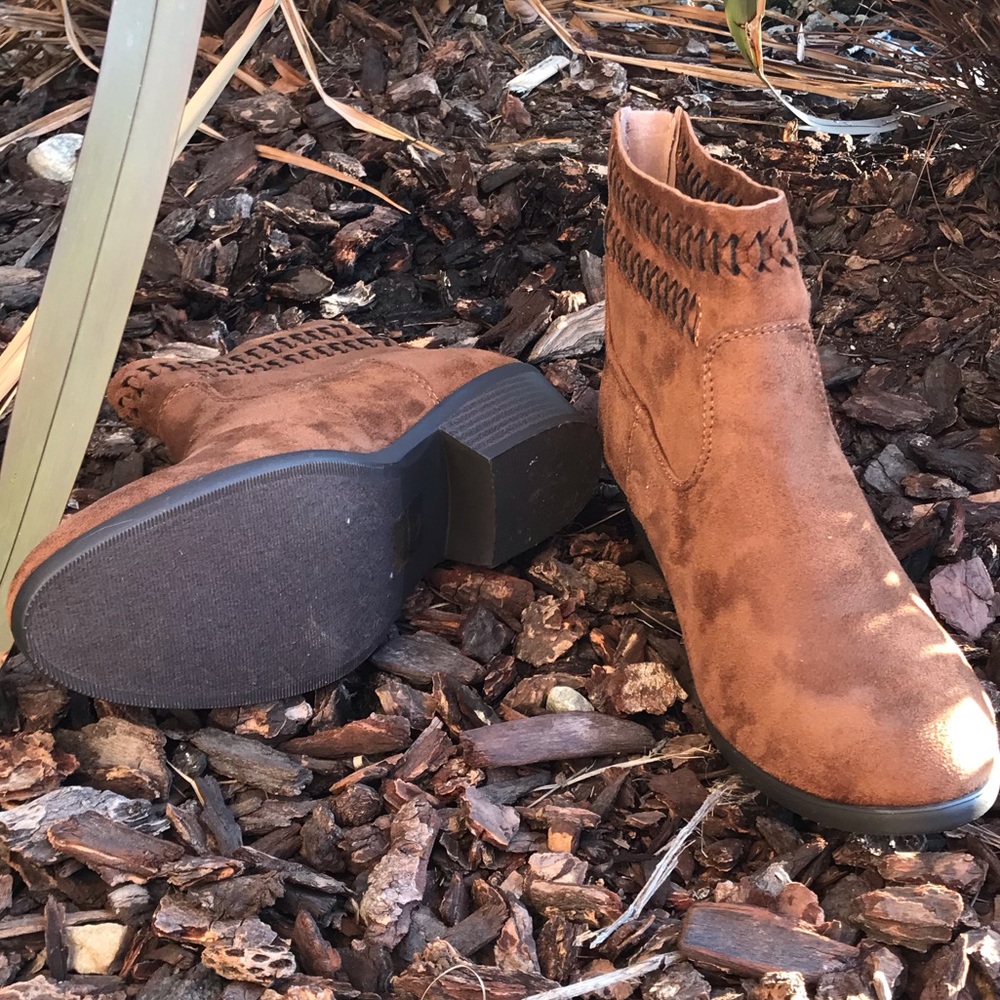 Tan suede braid detail booties - Picture 5 of 6